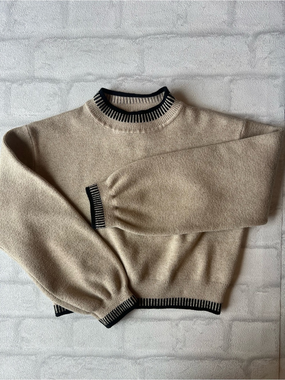 Kids‎ Beige Crewneck Sweater with Black Trim small 5/6 girl